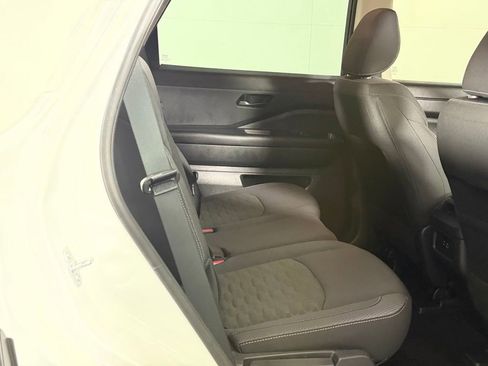 Used 2025 Nissan Pathfinder S FWD image 25
