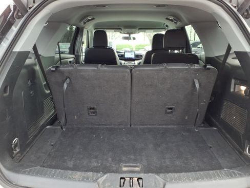 Used 2023 Ford Explorer XLT w/ Equipment Group 202A AWD/4WD image 32