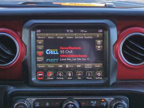 Used 2022 Jeep Wrangler Unlimited Rubicon w/ Cold Weather Group image 18