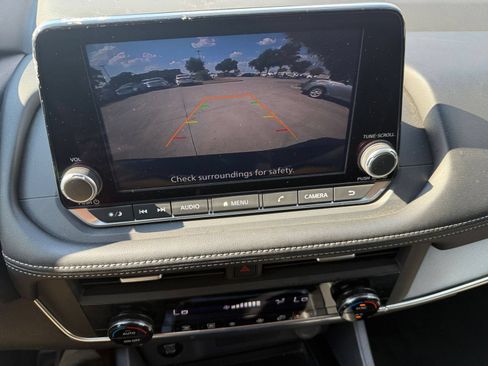Used 2025 Nissan Rogue SV FWD image 21