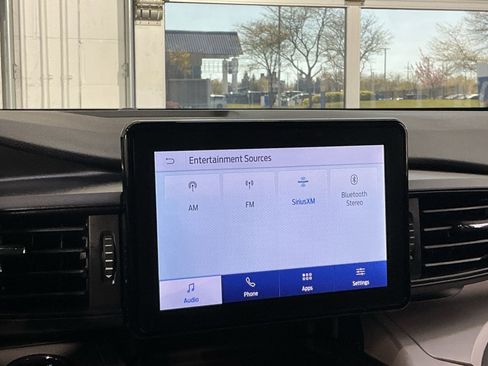 Used 2023 Ford Explorer XLT image 19