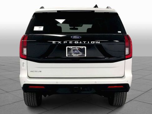 New 2025 Ford Expedition Active image 4