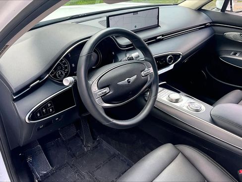 Used 2023 Genesis GV70 2.5T w/ Select Package AWD/4WD image 18