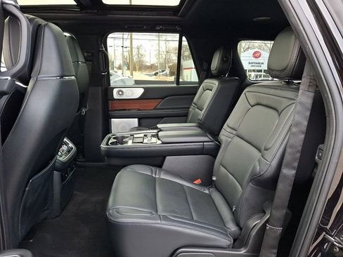 Used 2019 Lincoln Navigator L Reserve image 11