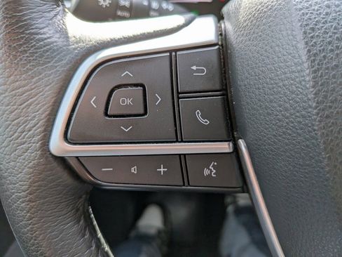 Used 2023 Toyota Sienna XLE image 28