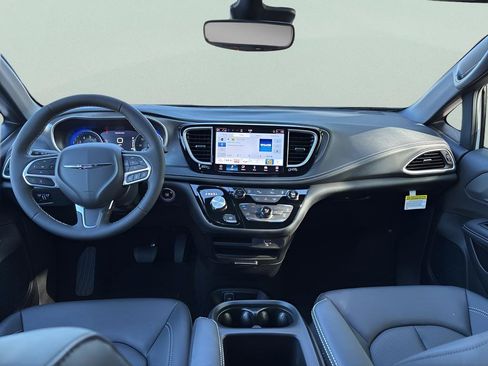 New 2026 Chrysler Pacifica Select image 30
