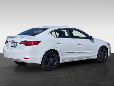 Used 2014 Acura ILX w/ Technology Package image 4