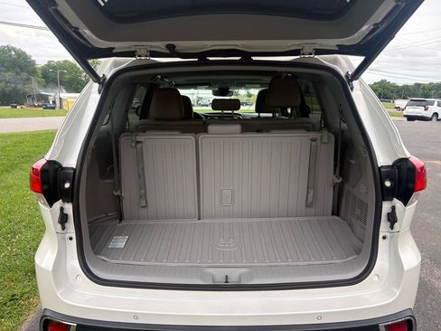 Used 2019 Toyota Highlander Limited AWD/4WD image 4