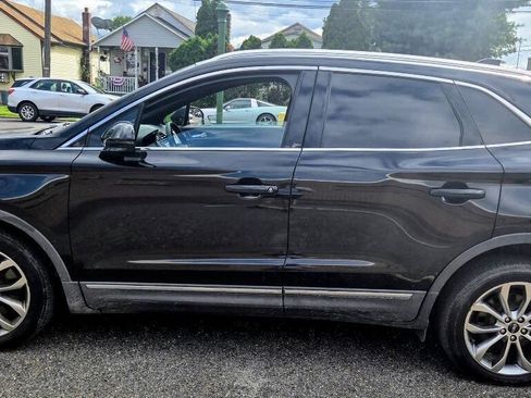Used 2017 Lincoln MKC Select w/ Select Plus Package AWD/4WD image 3