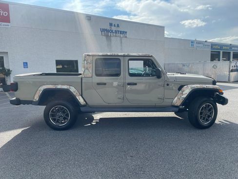 Used 2020 Jeep Gladiator Overland AWD/4WD image 8