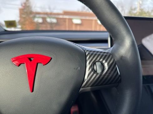 Used 2022 Tesla Model Y Long Range image 14