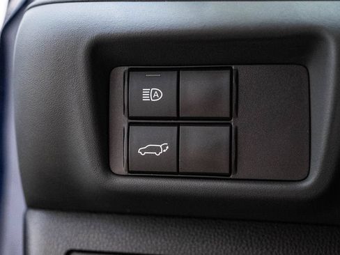 Used 2023 Toyota Highlander XLE AWD/4WD image 23