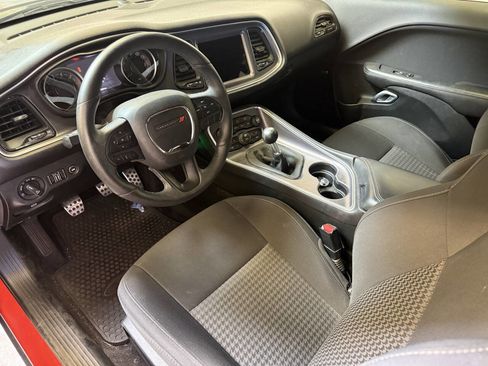 Used 2018 Dodge Challenger R/T image 9