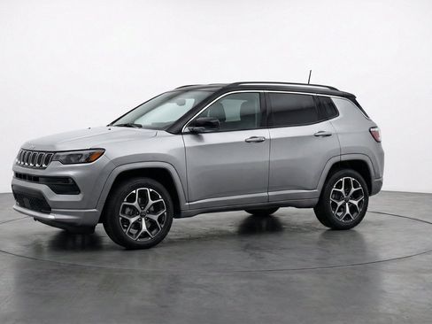 Used 2025 Jeep Compass Limited AWD/4WD image 3