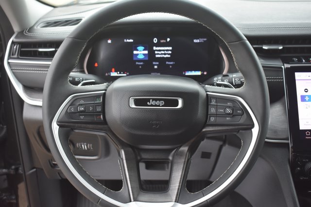Used 2023 Jeep Grand Cherokee L Limited AWD/4WD image 22
