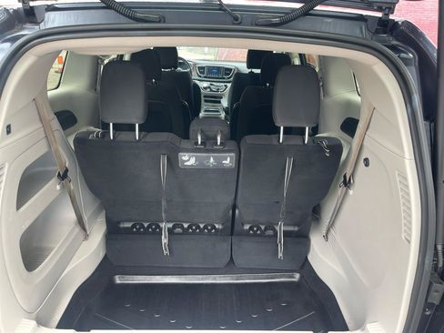 Used 2019 Chrysler Pacifica Touring Plus w/ Cold Weather Group FWD image 28
