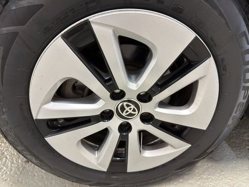 Used 2016 Toyota Prius Four image 35