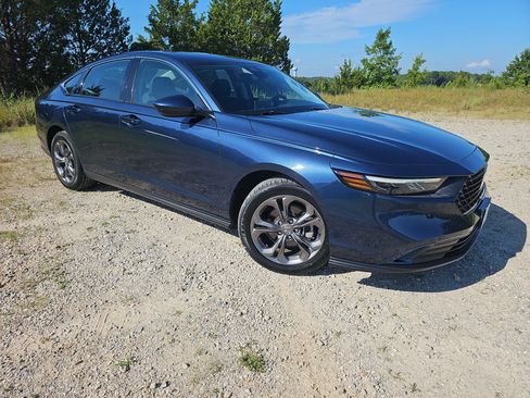 Used 2023 Honda Accord EX image 2