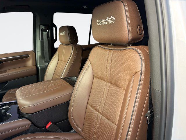 Used 2025 Chevrolet Tahoe High Country AWD/4WD image 22
