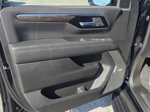 New 2026 Chevrolet Suburban Premier image 15