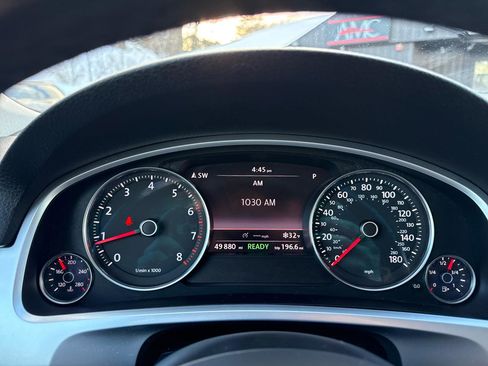 Used 2011 Volkswagen Touareg Hybrid image 40