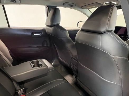 Used 2025 Toyota Corolla Cross XLE FWD image 13