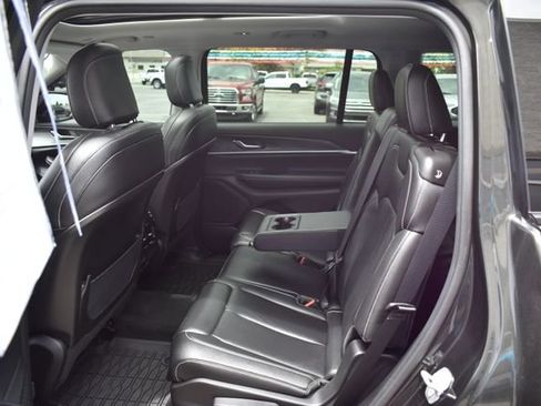Used 2023 Jeep Grand Cherokee L Limited AWD/4WD image 39