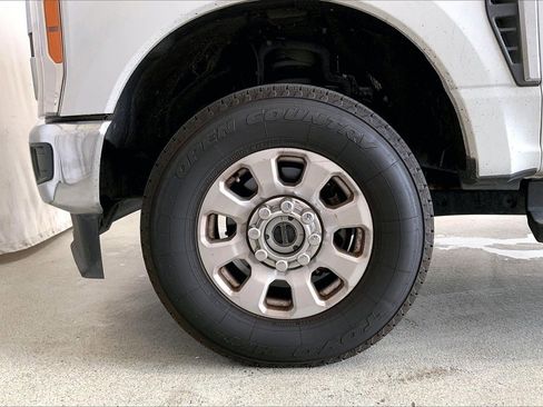 Used 2023 Ford F250 XLT w/ FX4 Off-Road Package image 4