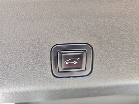 Used 2021 Cadillac Escalade ESV Premium Luxury image 14