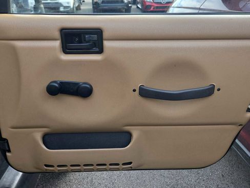 Used 2002 Jeep Wrangler Sahara image 11
