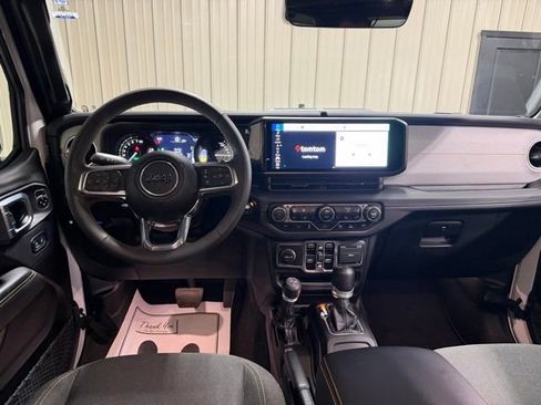 Used 2024 Jeep Wrangler Unlimited Sahara w/ Technology Group AWD/4WD image 24