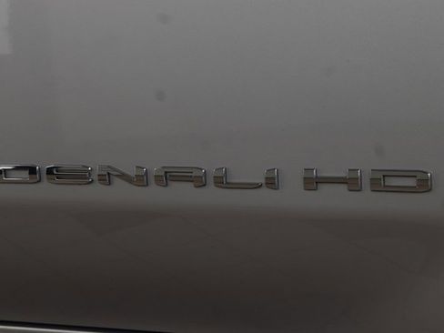 Used 2023 GMC Sierra 2500 Denali w/ Denali Ultimate Package image 18