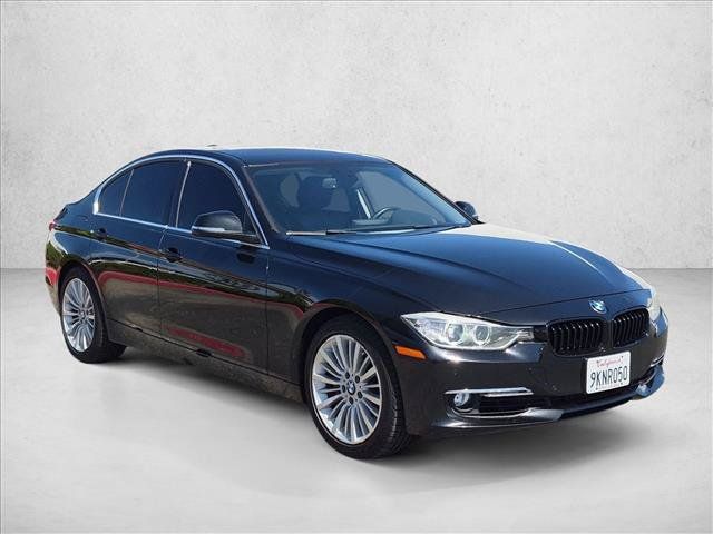 Used 2013 BMW 335i xDrive Sedan w/ Technology Pkg AWD/4WD image 3