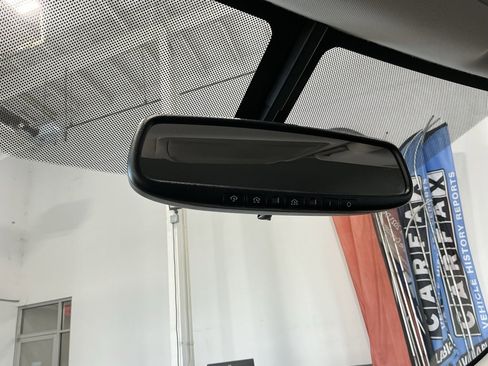 Used 2018 Nissan Pathfinder SV image 11