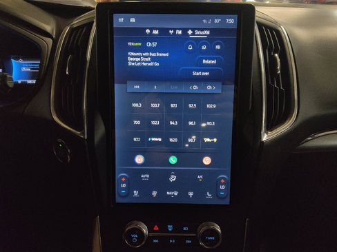 Used 2024 Ford Edge Titanium image 25