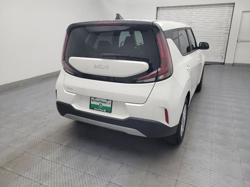 Used 2025 Kia Soul LX FWD image 7