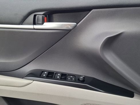 Used 2019 Toyota Camry LE image 17