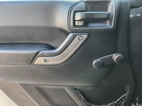 Used 2016 Jeep Wrangler Unlimited Sport w/ Connectivity Group image 19