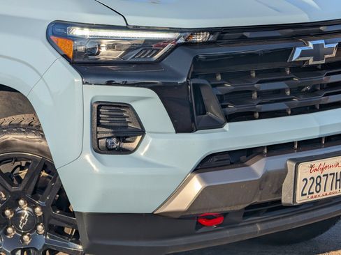 Used 2025 Chevrolet Colorado Z71 w/ Technology Package AWD/4WD image 3