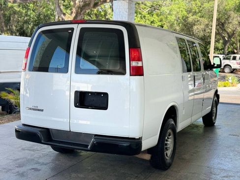 Used 2017 Chevrolet Express 2500 RWD image 4