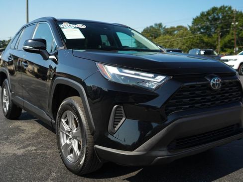 Used 2025 Toyota RAV4 XLE AWD/4WD image 39