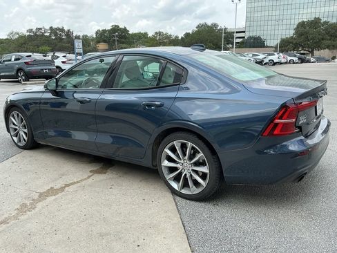 Used 2019 Volvo S60 T5 Momentum w/ Multimedia Package FWD image 3