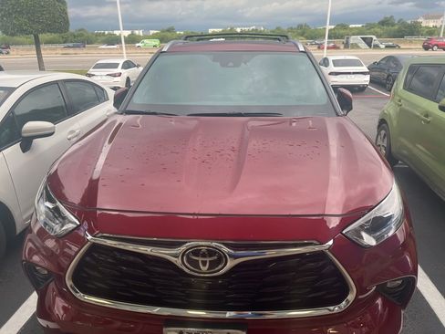 Used 2026 Toyota Highlander Platinum AWD/4WD image 2