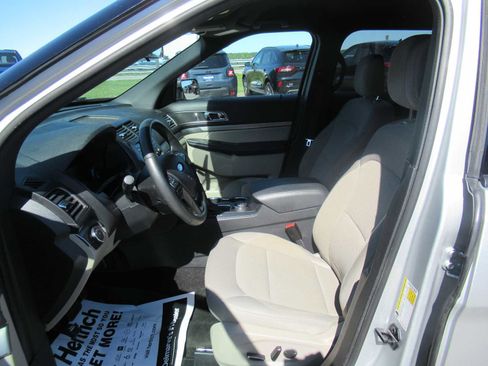 Used 2018 Ford Explorer XLT AWD/4WD image 21
