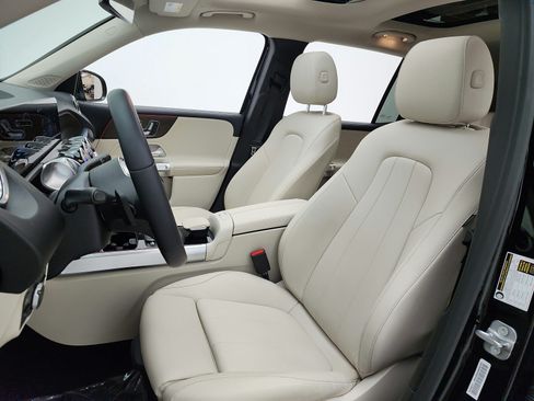 Used 2023 Mercedes-Benz GLB 250 image 10