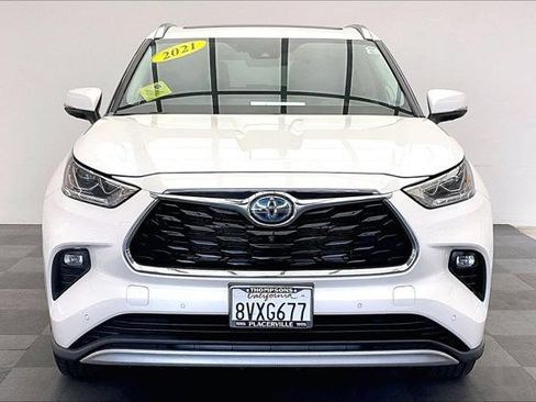 Used 2021 Toyota Highlander Platinum AWD/4WD image 2