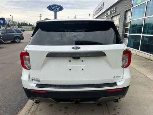 Used 2021 Ford Explorer XLT w/ Equipment Group 202A AWD/4WD image 4