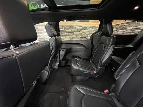 Used 2022 Chrysler Pacifica Touring-L w/ S Appearance Package AWD/4WD image 39