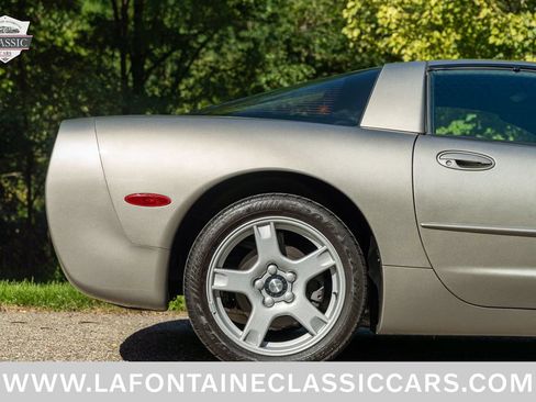 Used 1999 Chevrolet Corvette Coupe RWD image 30