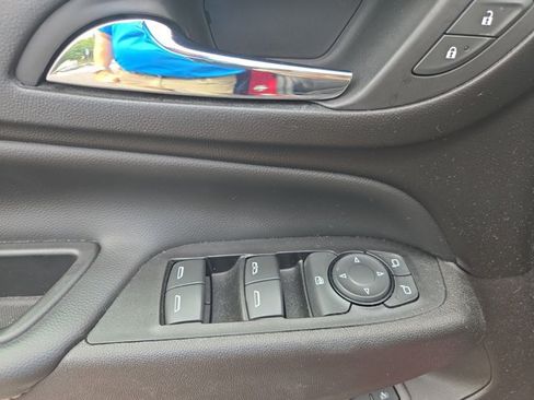 Used 2018 Chevrolet Equinox Premier AWD/4WD image 18